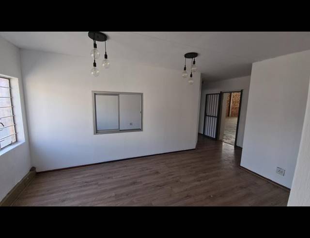 INDUSTRIAL PROPERTY TO RENT IN HALFWAY HOUSE